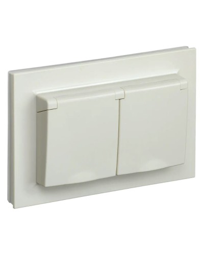 Розетка 2-местная с з/к РСбш12-3-44-БрКр бежевый BRITE (BR-R26-16-44-K10-F). Розетка с заземлением с защитными шторками и крышкой в сборе. IEK в Тюмени