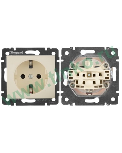 Розетка Valena 2К+3 с защитными шторками, на винтах 16А 250В, слоновая кость (774321). Розетка. LegranD в Тюмени
